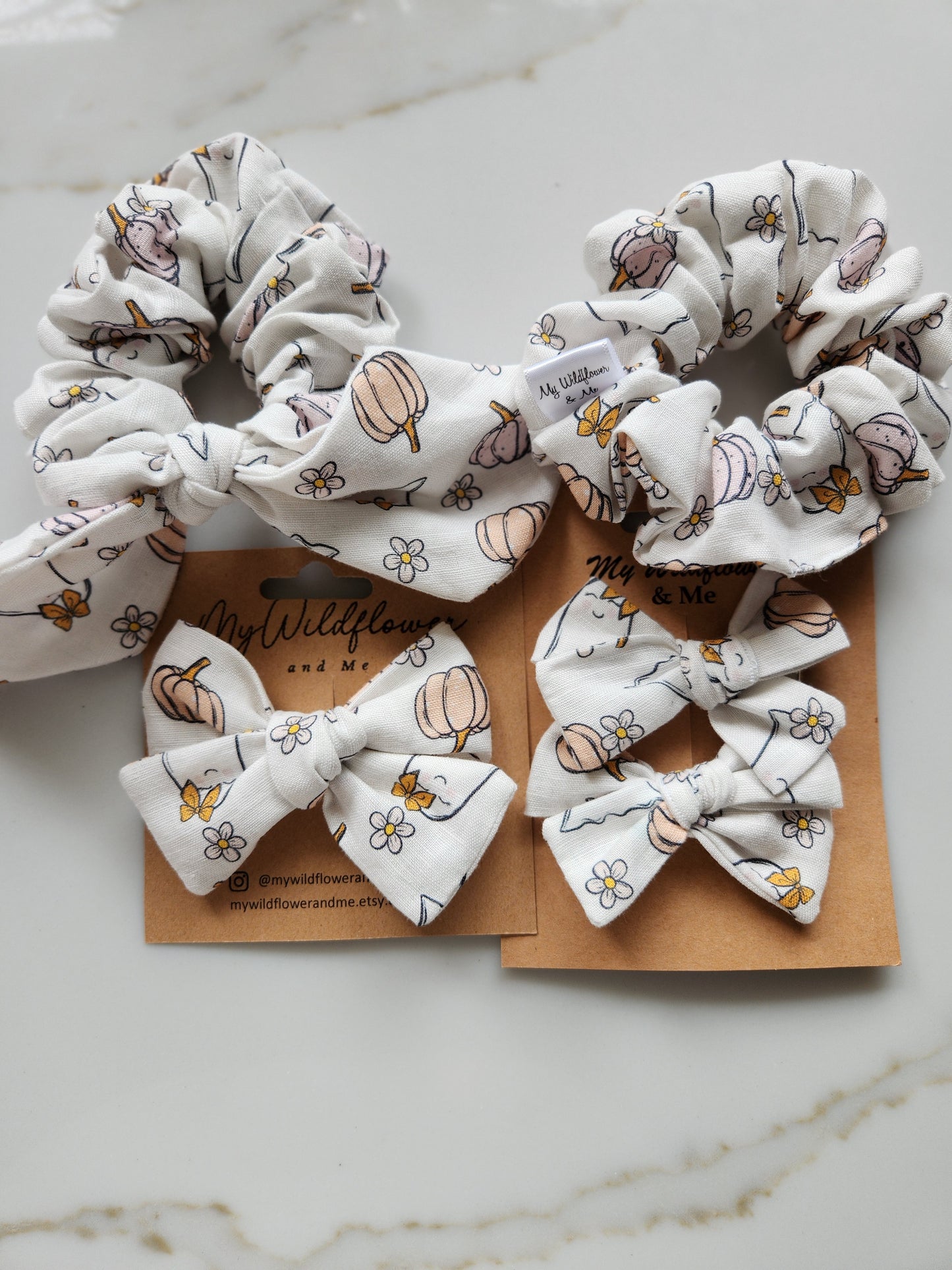 Cute Ghosts and Pumpkins Medium Pinwheel Bow