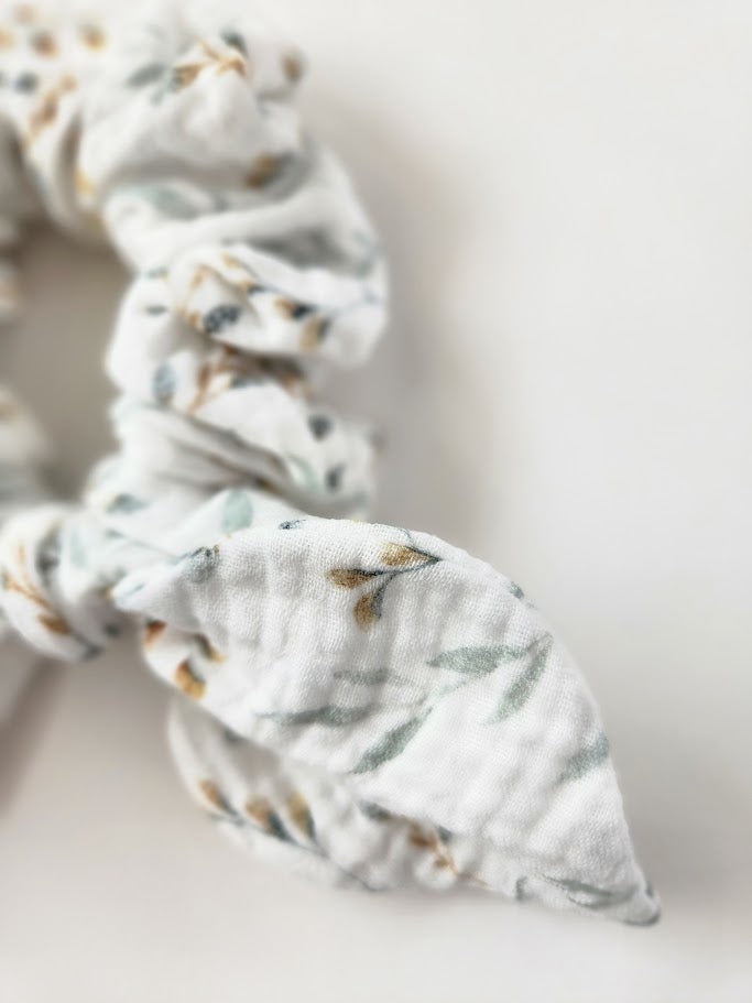Green Leaves Double Gauze Bow Scrunchie