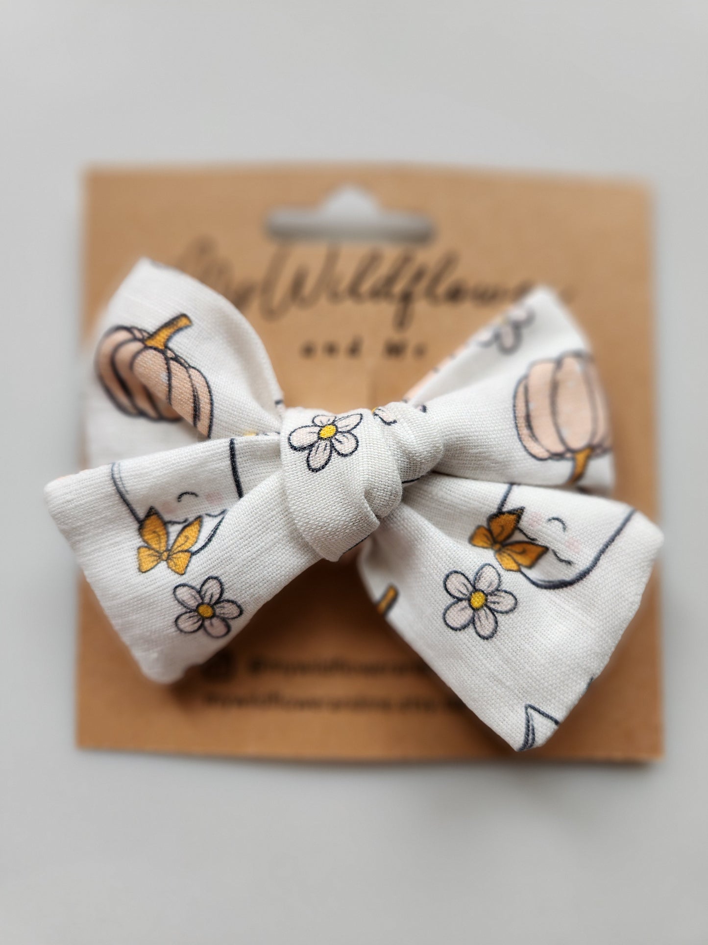 Cute Ghosts and Pumpkins Medium Pinwheel Bow